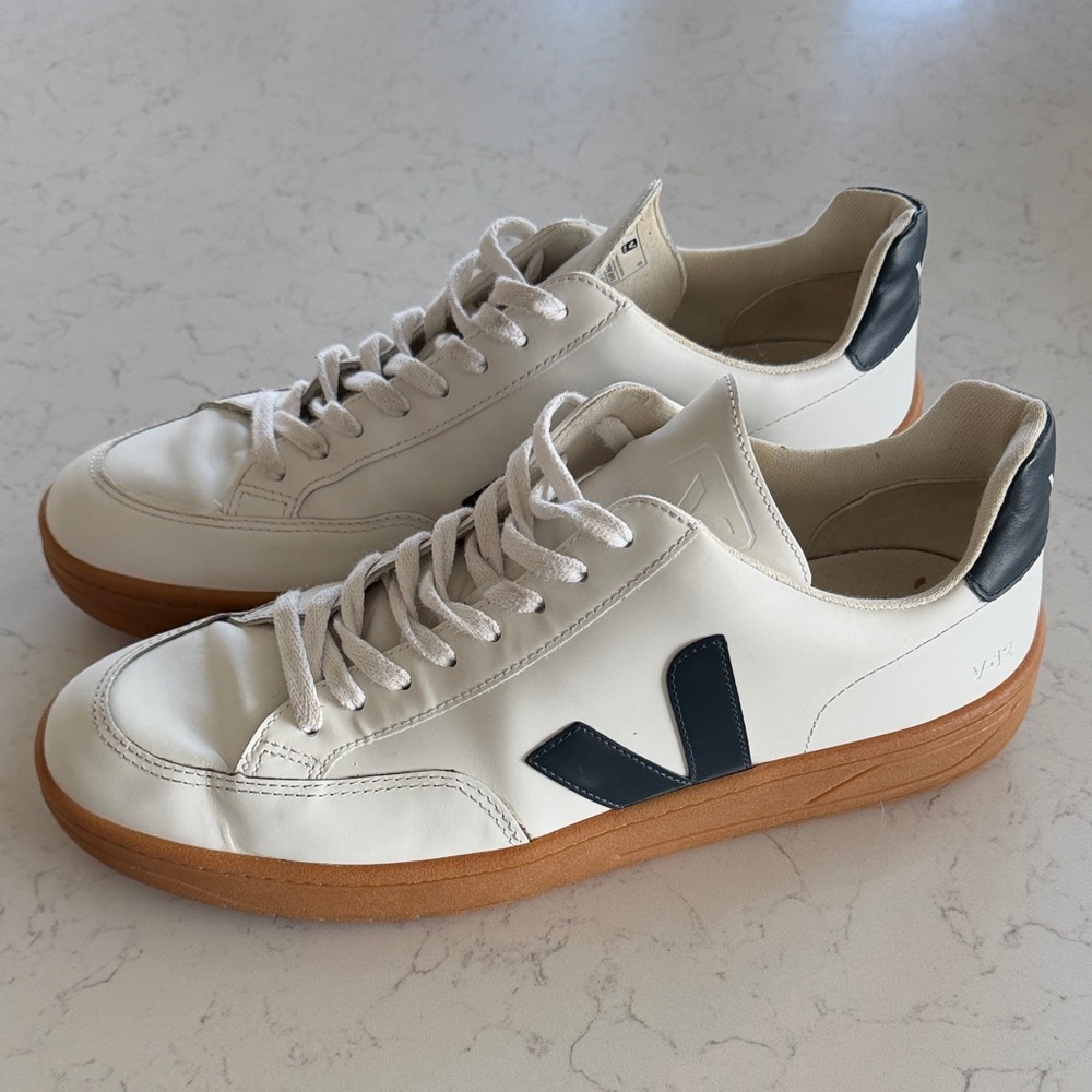 Veja Men's White and Navy Sneakers SZ 11.5